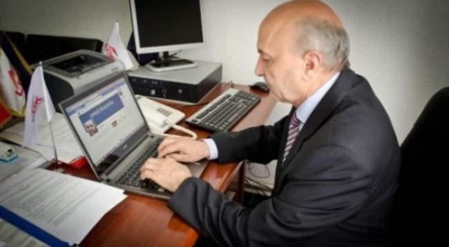 Isa Mustafa Facebook